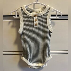 ✨ City Mouse Baby Gingham Sleeveless Romper — Size 6–9 Months 🤍